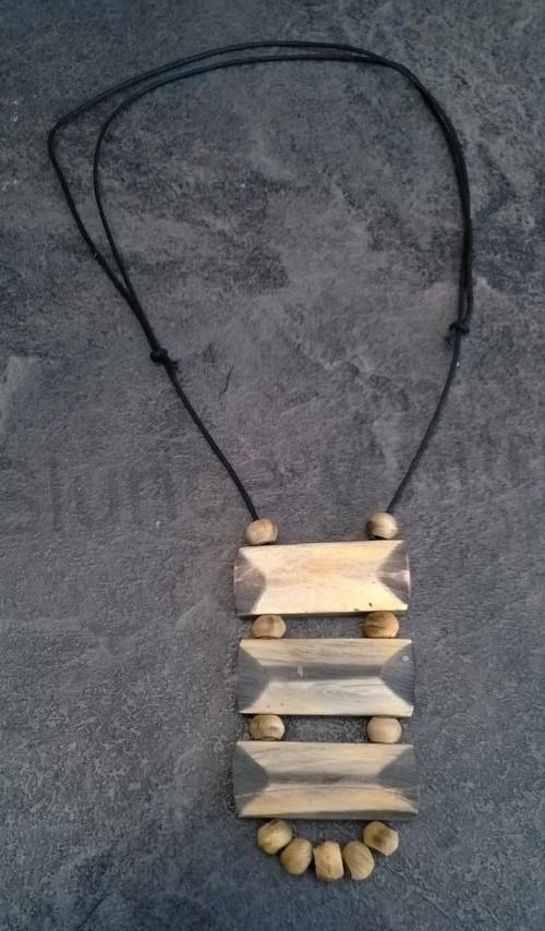 Modní retro náhrdelník s imitací dřeva (BD597)
