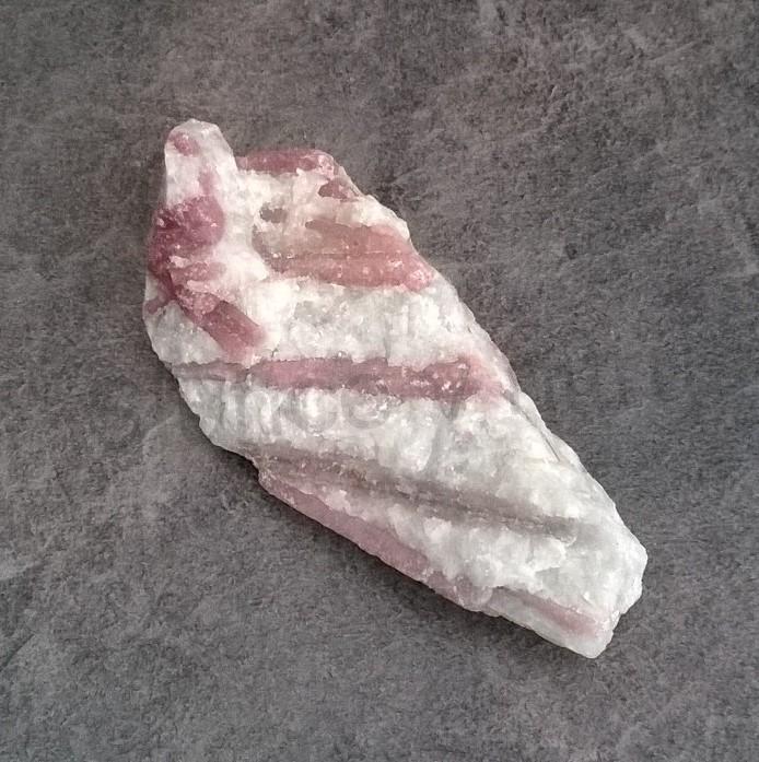 Turmalín rubelit surový 76 g (Brazílie) (X1276)