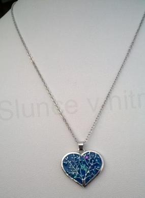 Opálový minerální náhrdelník ve tvaru srdce – strom života (X1285)