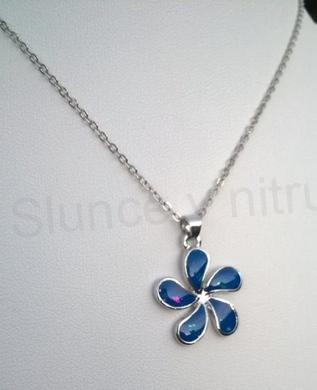 Opálový minerální náhrdelník ve tvaru pětilístku (X1289)