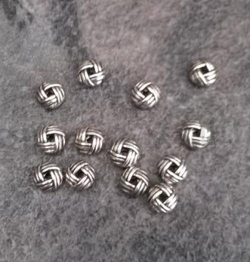 Kovový korálek - mezidíl uzlík 6 x 3 mm platina (AA307)