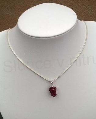 Postříbřený minerální náhrdelník s granátovým hroznem (X1303)