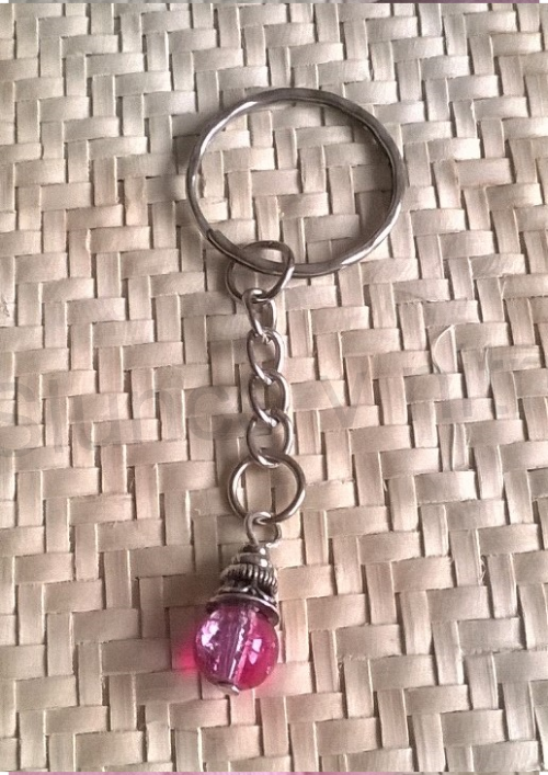 Přívěsek na klíče - zvoneček pro štěstí tmavěrůžový (H404)