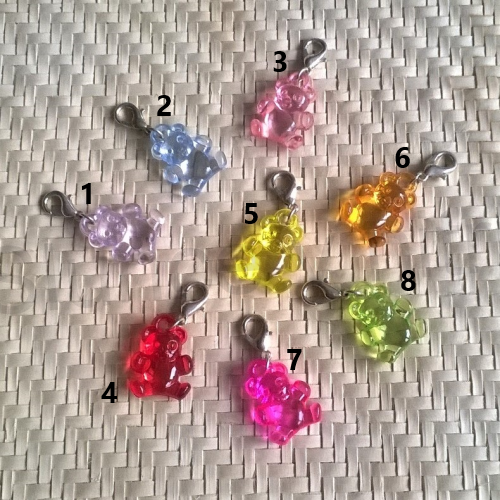 Přívěsek na klíče - medvídek s karabinkou - 7 (H417)