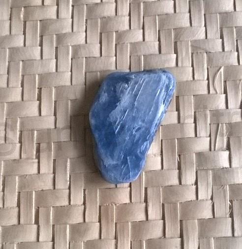 Kyanit surový 2,8 g (Brazílie) (X1336)