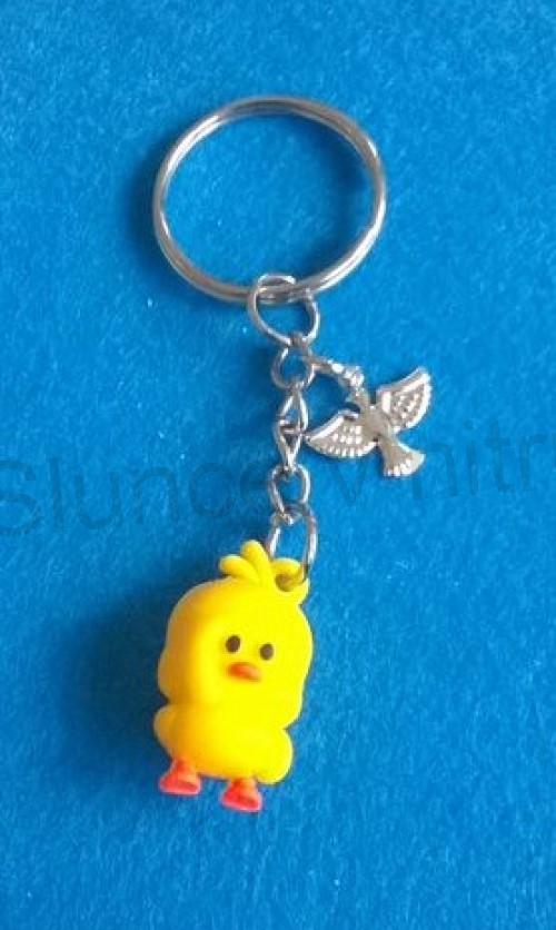 Klíčenka, přívěšek na klíče kuřátko s ptáčkem holubicí (H430)