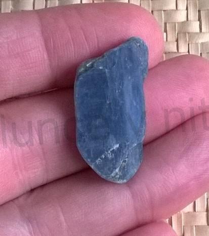 Kyanit surový 4,7 g (Brazílie) (X1341)