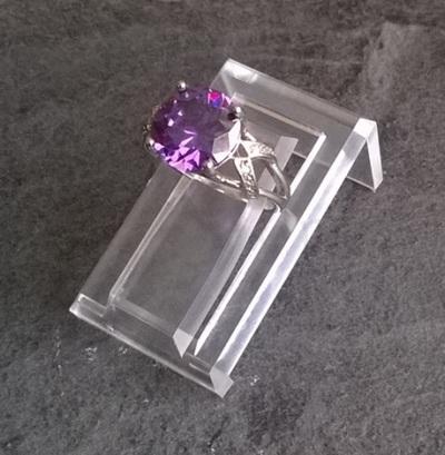 Plastový stojánek na prteny 4,8 x 2,1 x 2,4 cm (AE30)