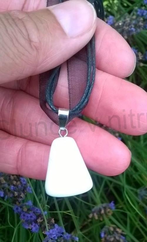 Náhrdelník přívěšek s jadeitem (X1393)