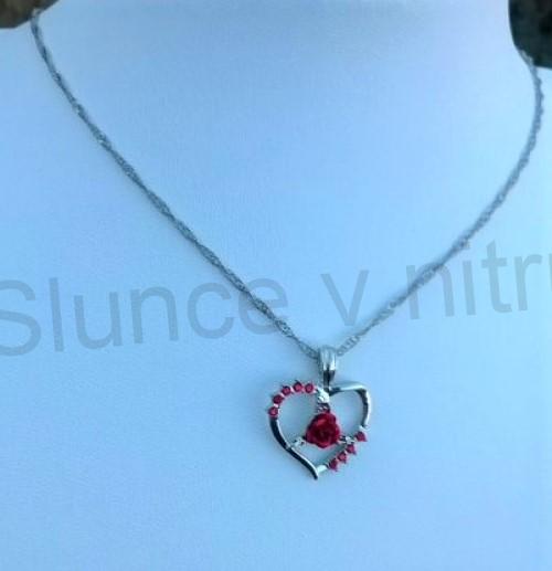 Náhrdelník srdce s růžičkou a křišťálky (BD629)