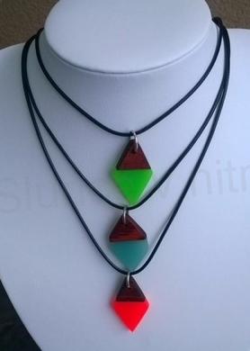 Náhrdelník se sviticím přívěškem v noci  se dřevem (BD655)