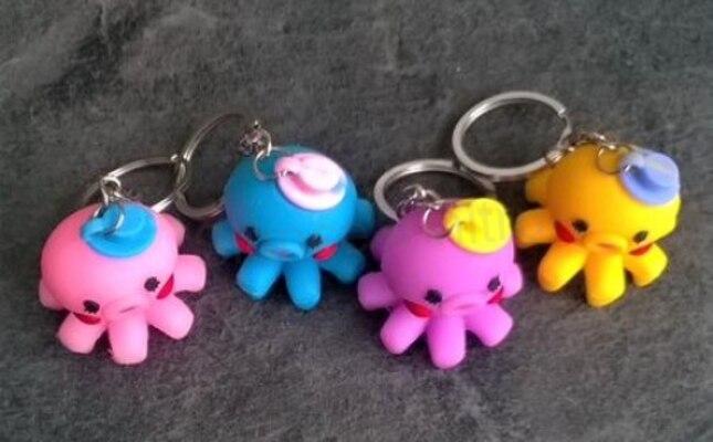 Klíčenka, přívěšek na klíče chobotnice, chobotnička 3D žlutá (H440)