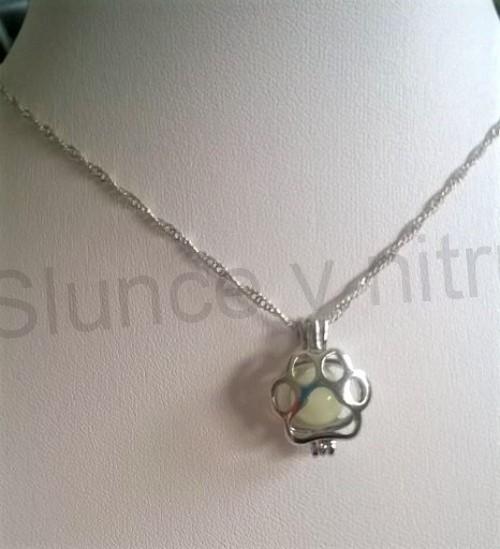 Náhrdelník s přívěškem tlapky - sviticí kulička (BD685)