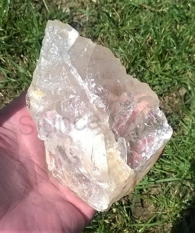 Křišťál z Vysočiny s duhami a nádechem citrínu, surový, lesklý, průhledný 344 g (Česká republika) (X1558)
