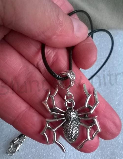Náhrdelník s pavoučkem (BD695)