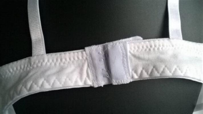 Dámská podprsenka s kosticemi bez výstuže 95 D bílá (K206)