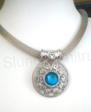 Minerální hadí řetízek s kočičím okem do tvaru kytičky – červený (X1583)