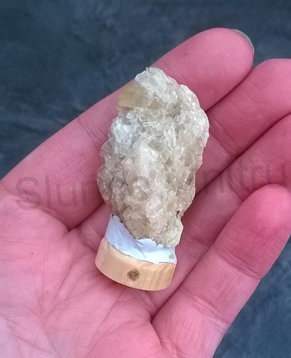 Drúza kalcitu žlutého, medového 28g (Česká Republika) (X1669)