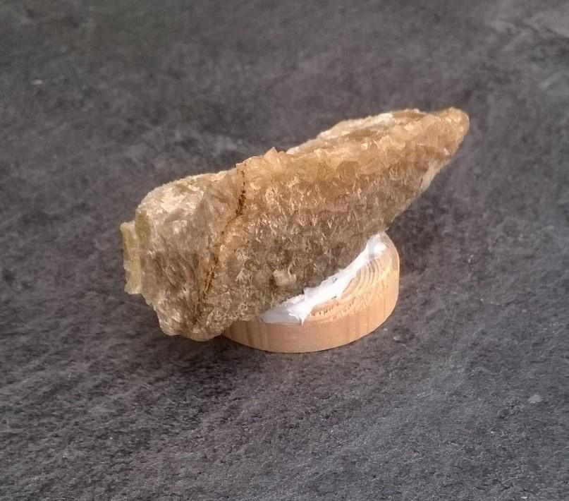 Drúza kalcitu žlutého, medového 45g (Česká Republika) (X1678)