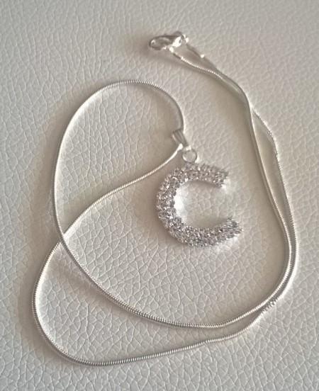 Řetízkový náhrdelník s písmenem a čirými zirkony - více písmen (BD722)