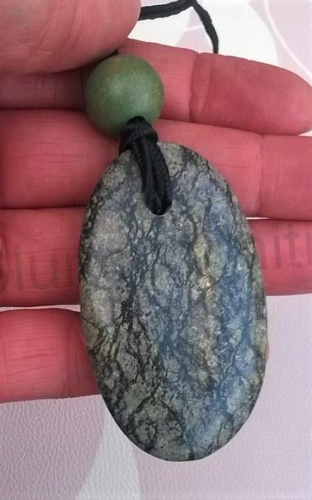 Minerální šňůrkový náhrdelník mramorový (X1693)