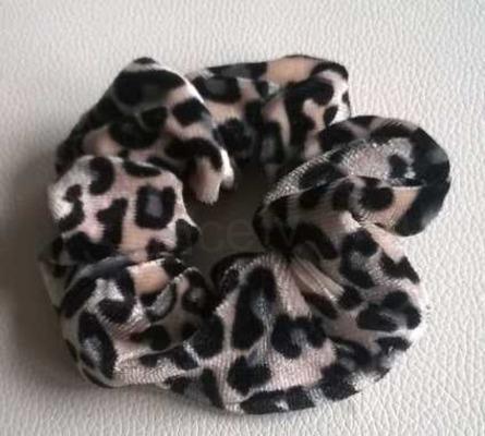 Velká sametová gumičká do vlasů hnědá (H457)