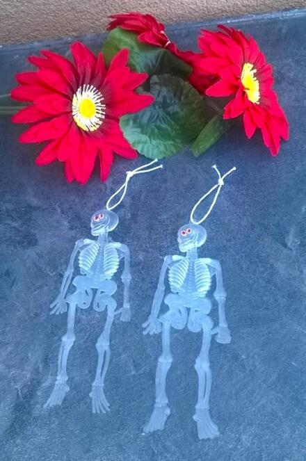 Dekorace, ozdoba kostra, skull sviticí ve tmě 2 kusy v balení (H494)