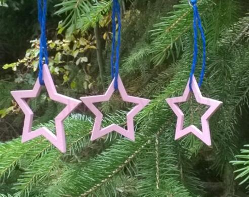 Dřevěné výřezy - závěsná ozdoba hvězdička růžová 3 kusy v balení (V179)