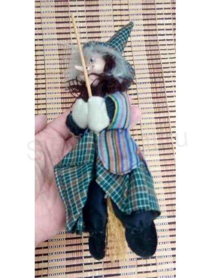 Dekorativní ozdoba, dekorace, postavička čarodějnice s koštětem 27 cm (H536)