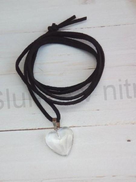 Šňůrkový minerální náhrdelník s křišťálem srdce na kožené šňůrce (X1740)