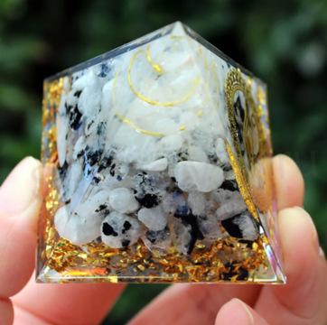 Orgonitová pyramida - Horovo oko s labradoritem a spirálou 5 x 5,6 cm (PP188)