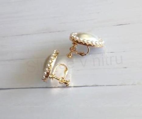 Zlaté perlové klipsové náušnice bílé (BB831)