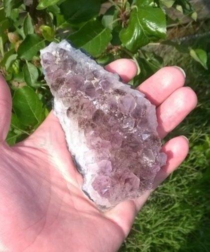 Ametyst drúza narostlá v chalcedonu 292 g (Brazílie) (X1903)