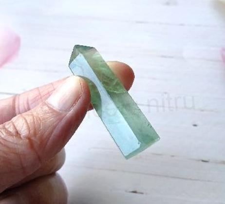 Fluorit zelený broušená špice 47 mm | 20,9 g (X2003)