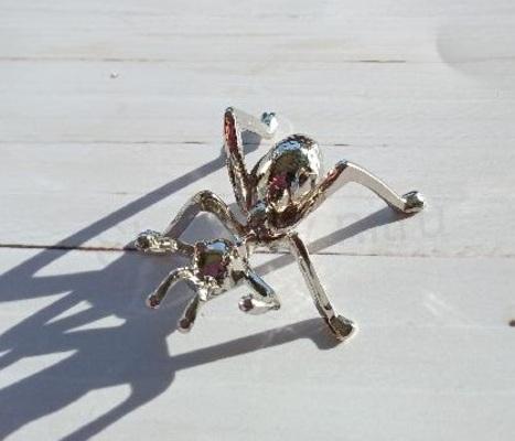 Kovový podstavec mravenec stříbrný (AE47)