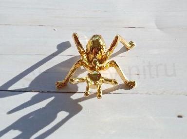 Kovový podstavec mravenec zlatý (AE49)