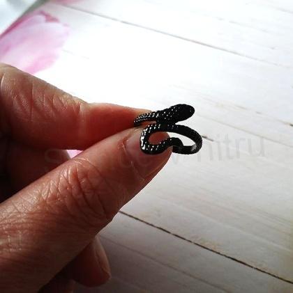 Hadí černý prsten velikost 58 (BP524)