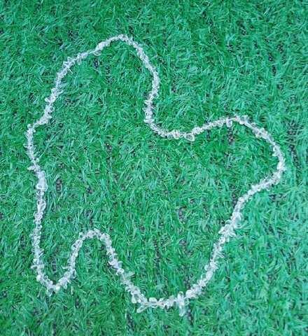 Křišťál čiré zlomky 5 - 8 mm, šňůra cca 84 cm (X2028)