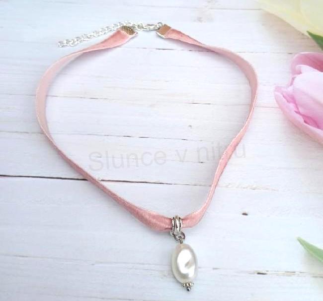 Náhrdelník choker sametový s perlou růžový (BD927)