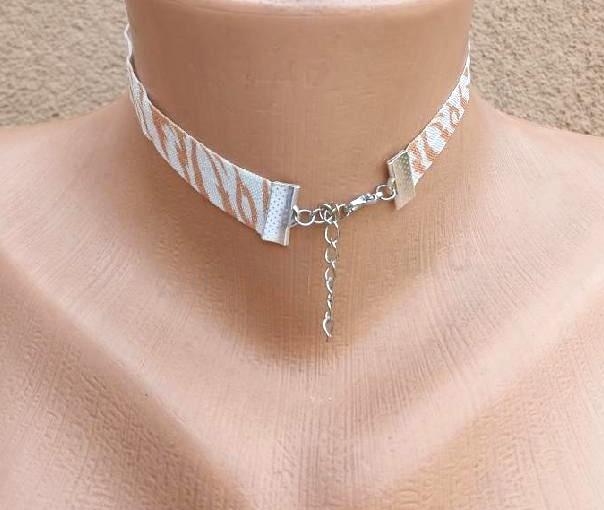Náhrdelník choker zebra pružný krátký hnědý (BD930)