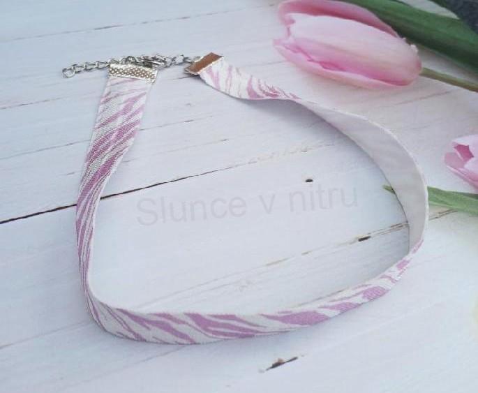 Náhrdelník choker zebra pružný krátký fialový (BD931)