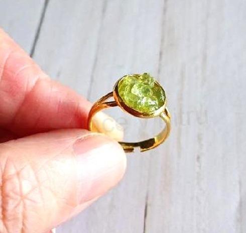 Minerální nastavitený prsten pravý olivín (X2048)