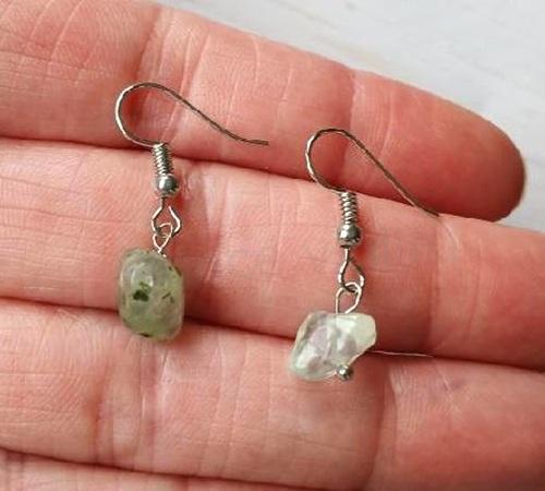 Visací minerální Prehnit náušnice (X2094)