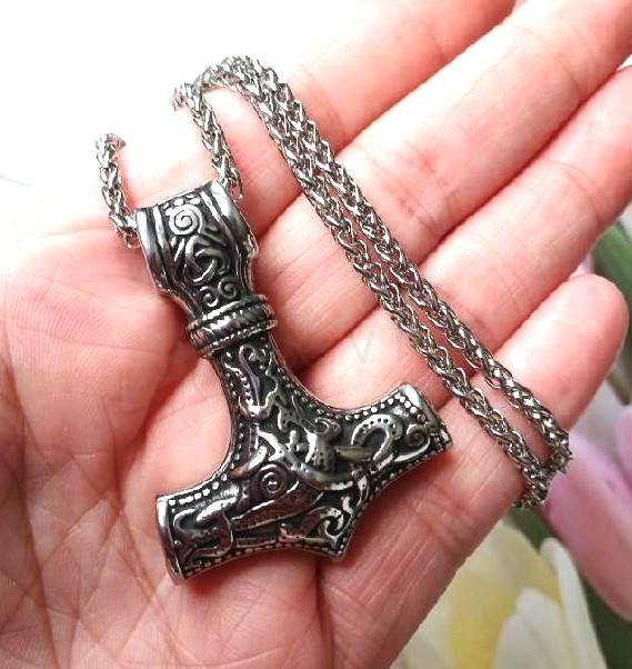 Nerezový náhrdelník s přívěskem Thorovo kladivo (BD963)