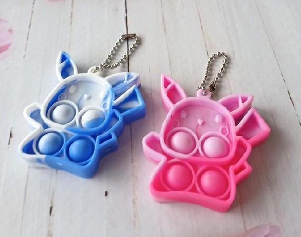 Klíčenka, přívěšek na klíče Fidget s Pop it Toys pikaču (H704)