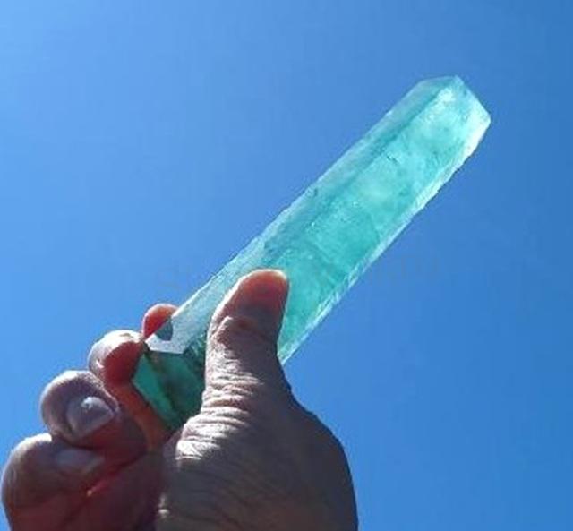 Fluorit broušená špice 200 mm | 548 g (X2158)