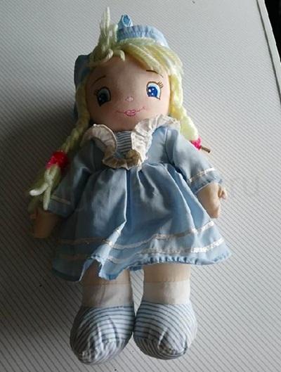 Látková panenka Adélka se žlutými vlasy 32 cm (D1142)