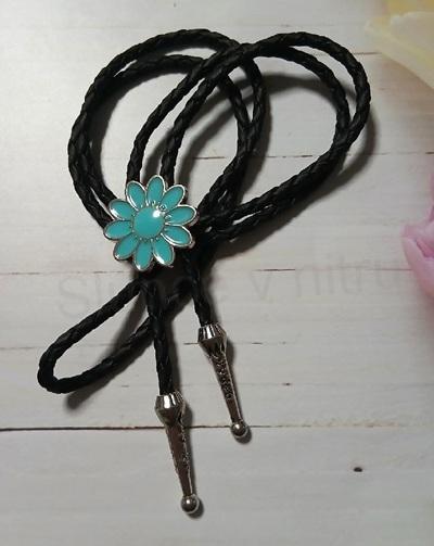 Bolo kravata s kytičkovou přezkou (BD1018)