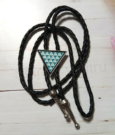 Bolo kravata s trojúhelníkovou ozdobou (BD1025)