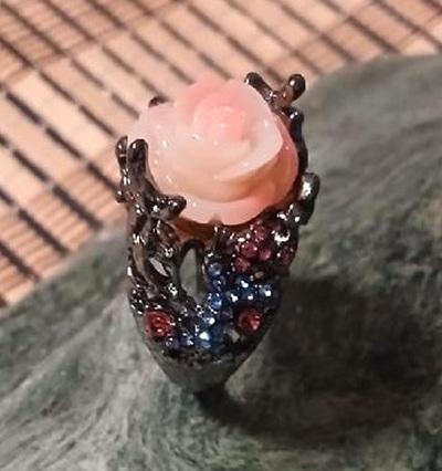 Černý květinový prsten pivoňka velikost 64 (BP569)